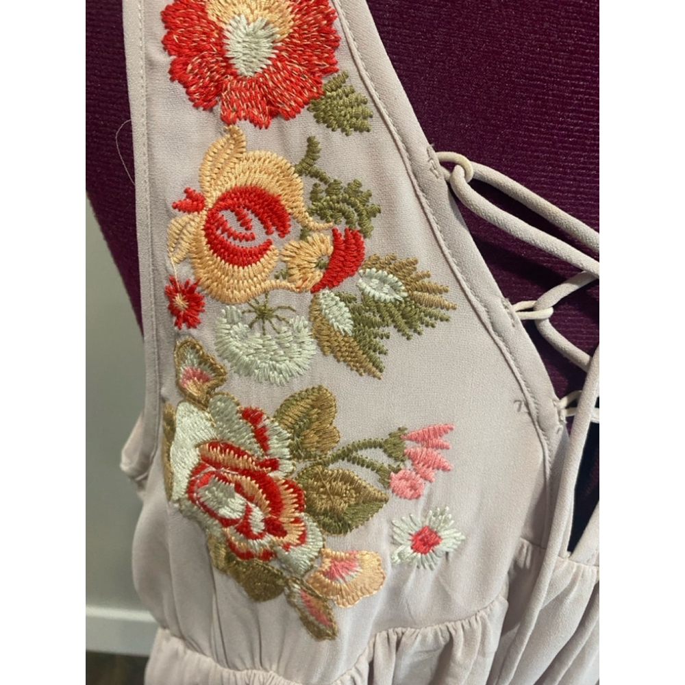 🤩 2 For 25 🤩 Andree by Unit Embroidered Dress - Picture 2 of 5